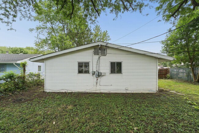 Building Photo - 5038 Betsy Dr