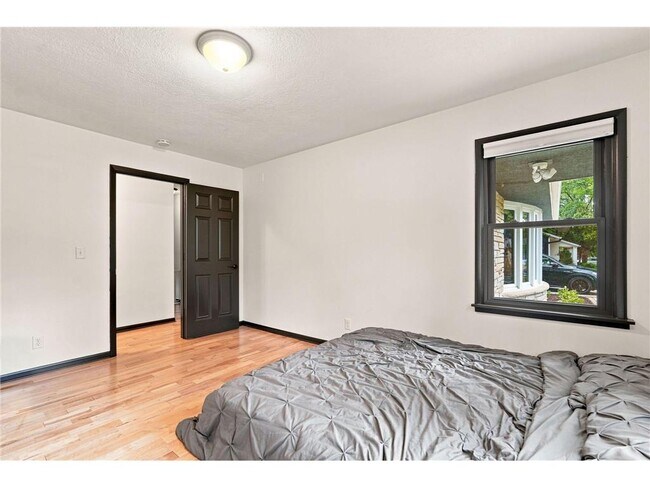 Building Photo - 4424 W 70th St