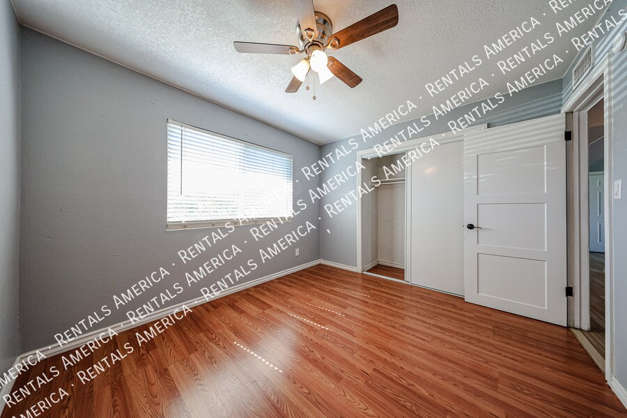 Building Photo - 15851 N 23rd St
