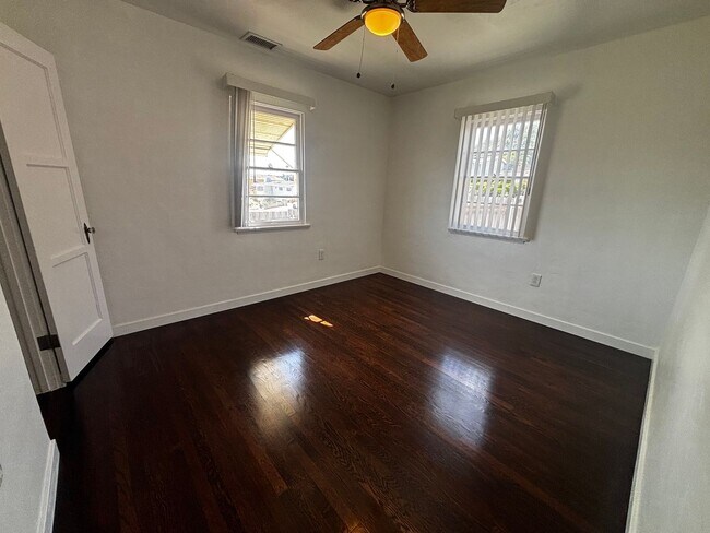 Building Photo - 3689 Moultrie Ave