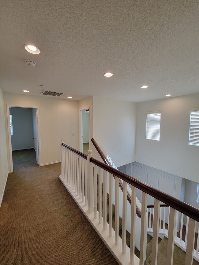 Building Photo - Spacious 3-Bedroom Townhome in Imperial – Available for Lease!
