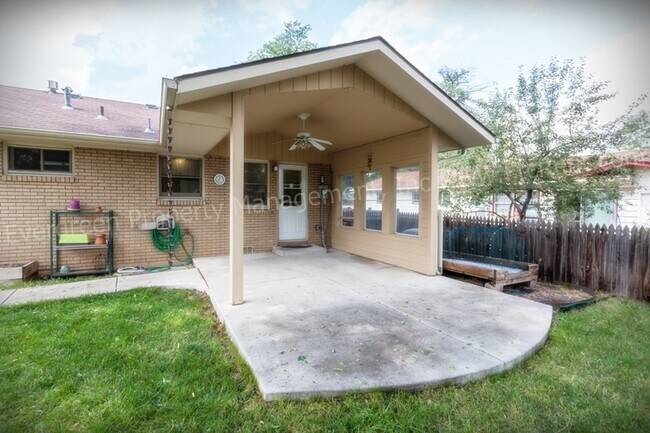 Building Photo - 1004/1006 Cragmore Dr.