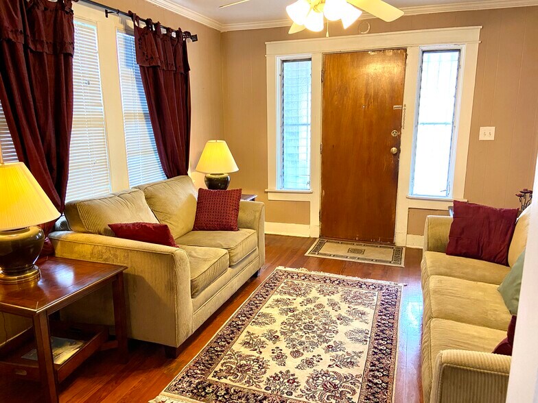 Liiving Room - 1028 Cherokee St