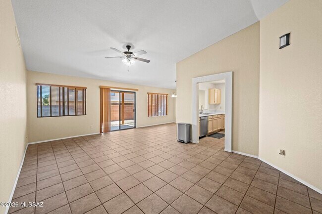 Building Photo - 3067 W Country Hill Dr
