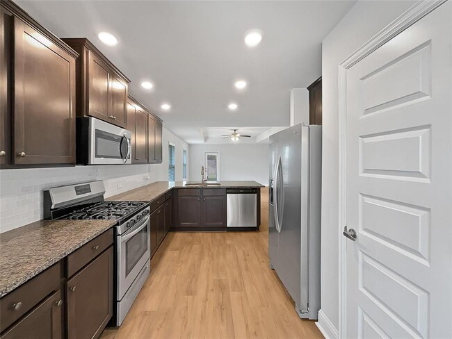 Building Photo - 411 Terra Vis Cir