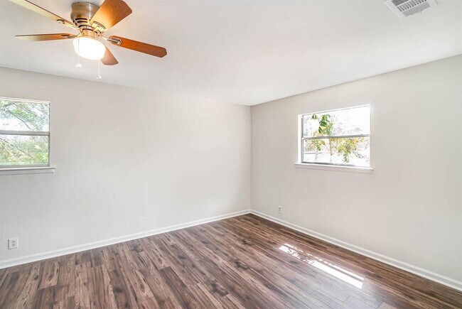 Building Photo - 405 Steeple Ridge Rd