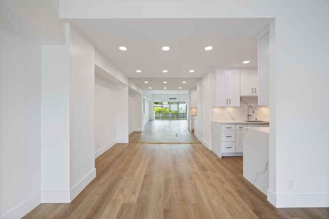 Dining Room - 1155 N La Cienega Blvd