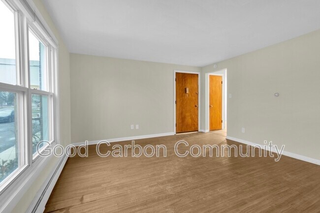 Building Photo - 1190 Orchard Park Rd