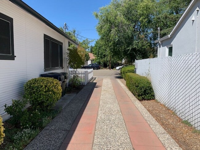 Building Photo - South M St, Livermore, CA 94550