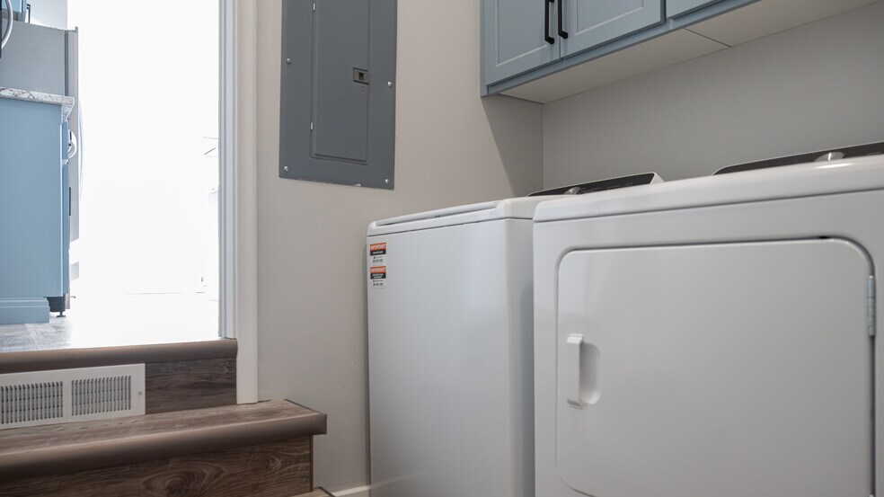 Building Photo - 920 9th St