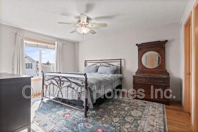 Building Photo - 6836 Meadow Grass Ln S