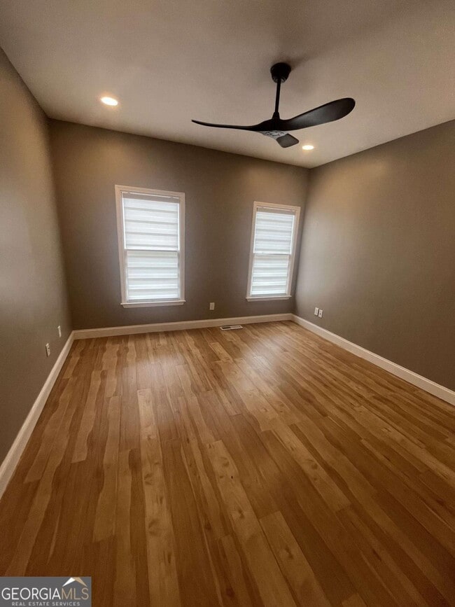 Building Photo - 738 Prince Pl NW