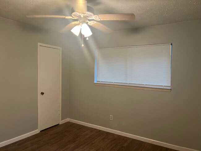 Building Photo - 6742 Indian Lake Dr