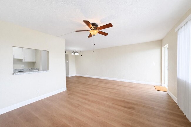 Building Photo - 700 Village Green Ct