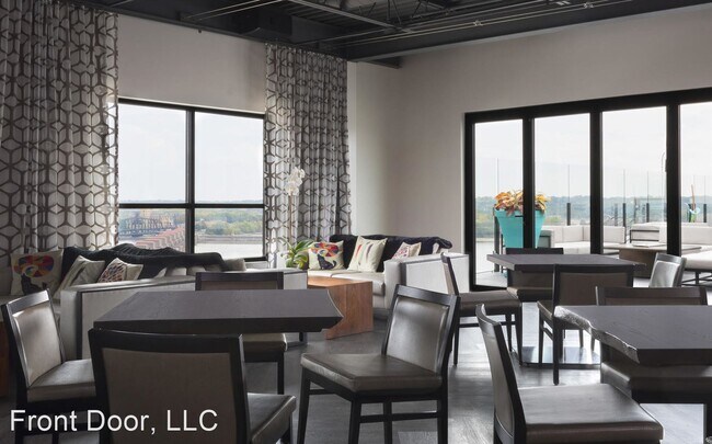 Building Photo - 215 N Main St