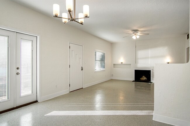 Building Photo - 1647 Lake Ella Dr