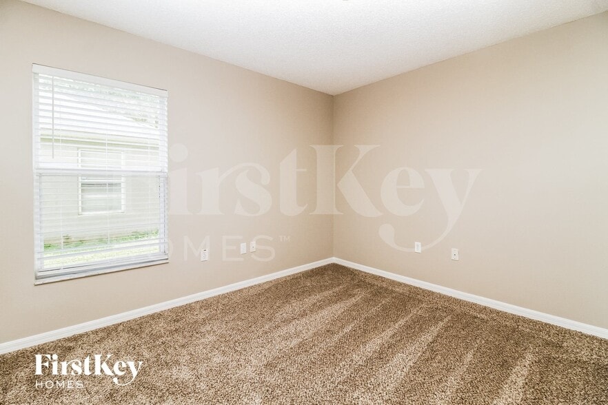 Building Photo - 2579 Coachman Dr