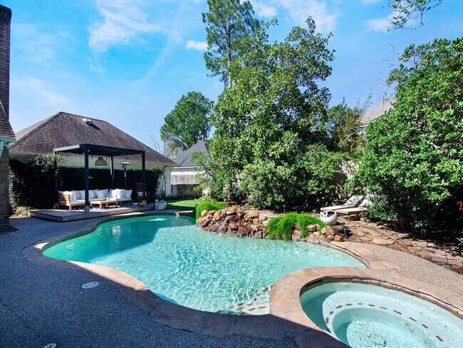 Building Photo - 25 Cokeberry St