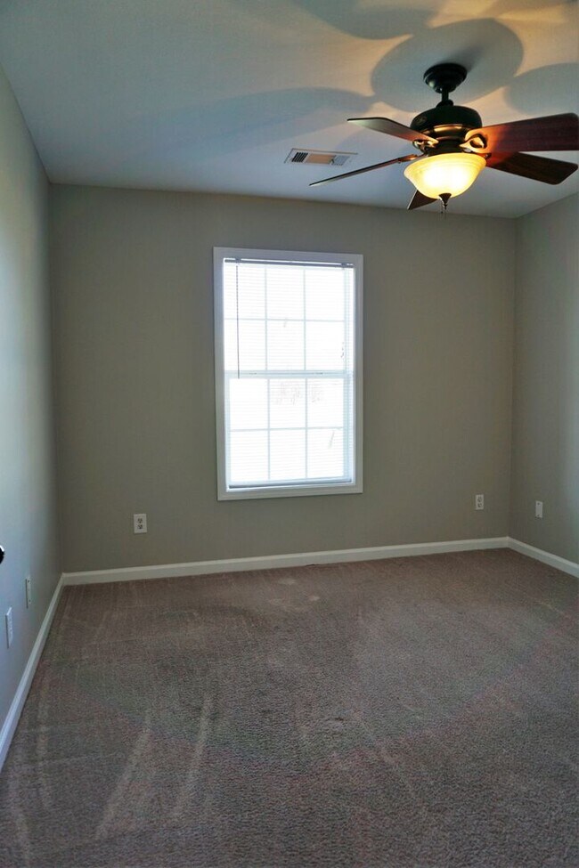 Building Photo - 3 Bed 2 Bath Home in Valley View District