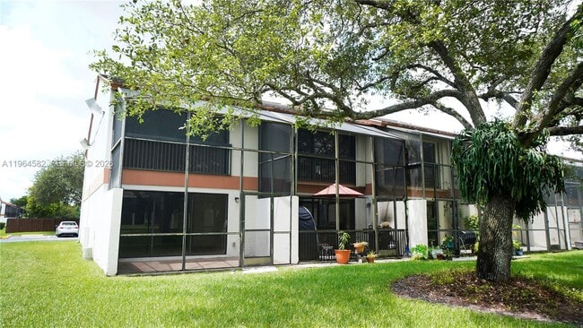 Building Photo - 7041 SW 42nd Pl