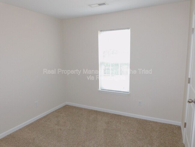 Building Photo - 1475 Worchester St