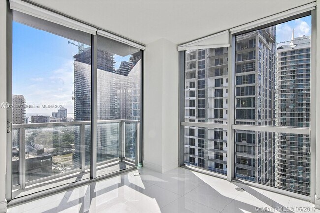 Building Photo - 1060 Brickell Ave