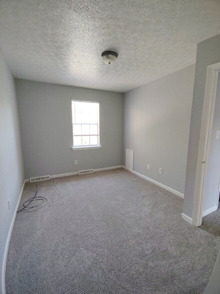 Building Photo - 16 Duiguid Dr