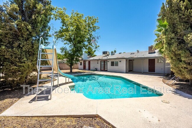 Building Photo - 522 E Balboa Dr