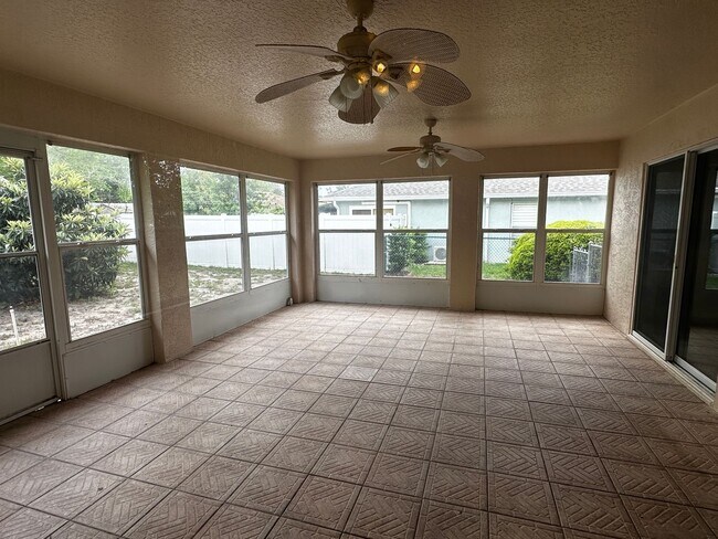 Building Photo - Coming Available Soon - 3/2 Split Plan Home in Eustis with Screened Porch!