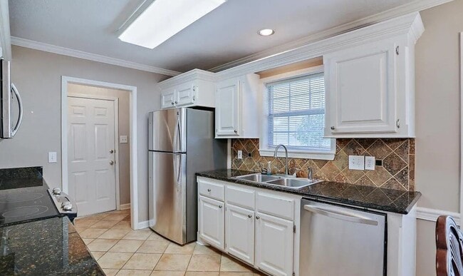 Building Photo - 151 Armonde Ct