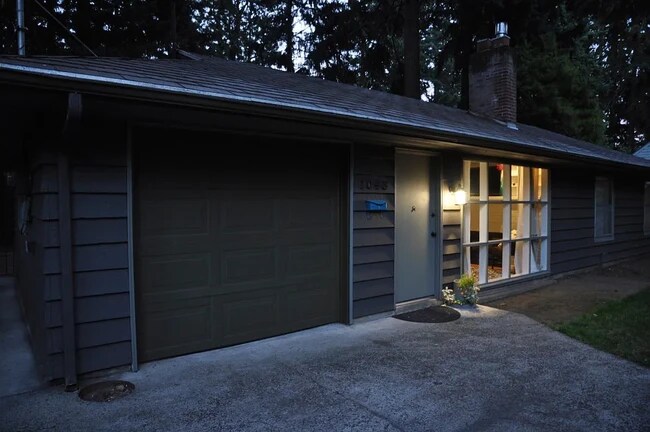 Building Photo - 1048 NE 112th Ave