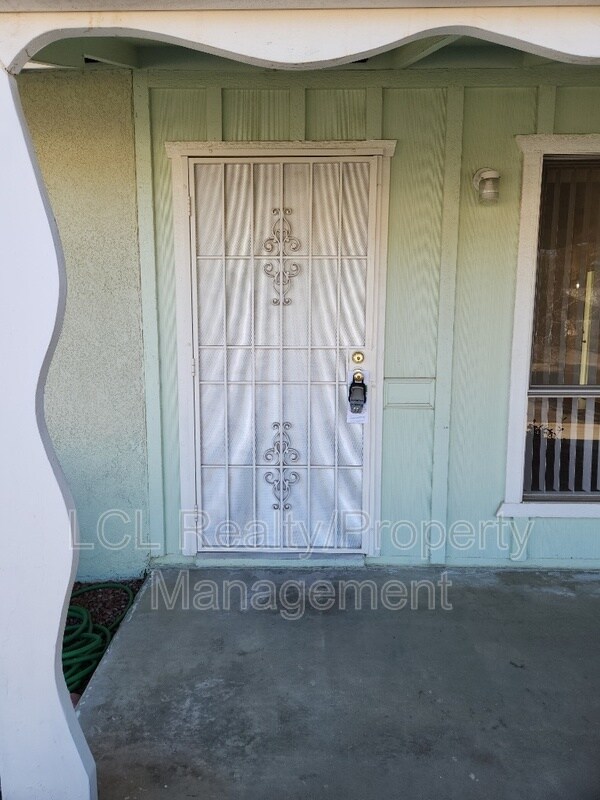 Building Photo - 26787 Oakmont Dr