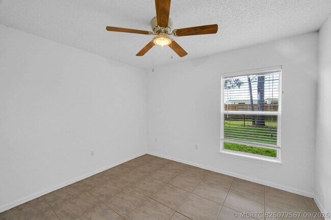 Building Photo - 1800 SW Glenco St