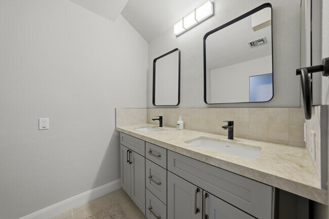 Building Photo - 436 Sunningdale Dr