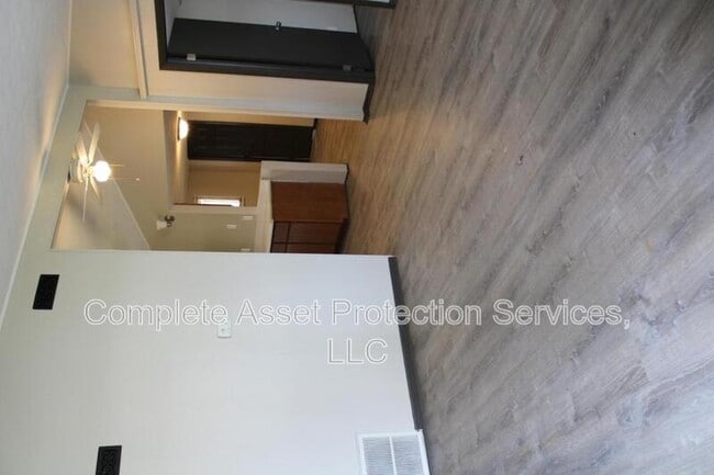 Building Photo - 306 Chestnut St