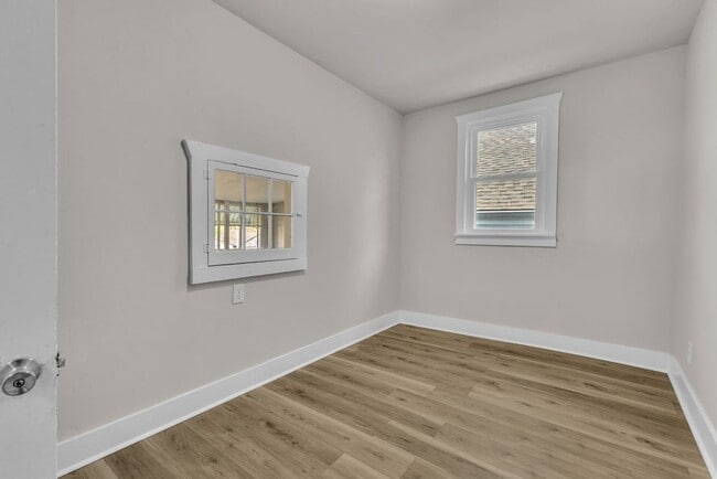 Building Photo - Bright & Updated 3-Bedroom Home Near Local Schools