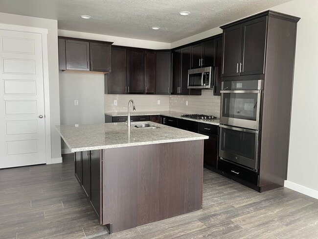 Building Photo - Beautiful house waiting JUST FOR YOU!!!!