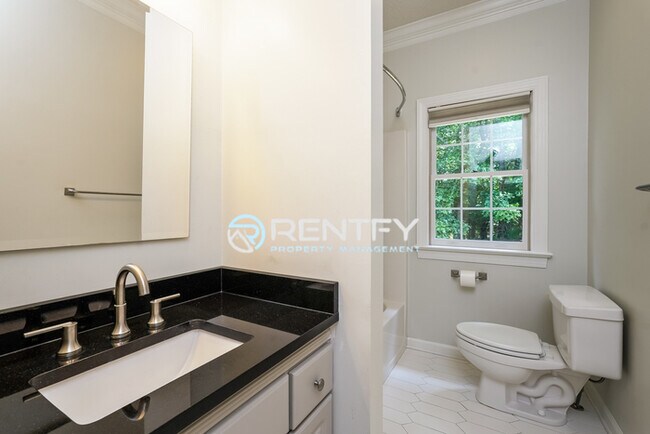 Building Photo - 213 Worthland Ct