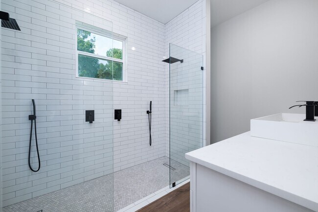 Building Photo - 354 Peach Pt Ln