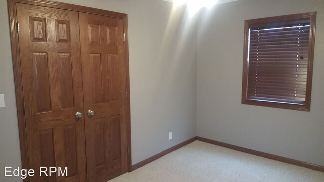Building Photo - 2 br, 1 bath House - 2735 E Washburn Road