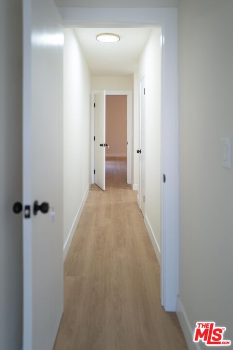 Building Photo - 860 S Kingsley Dr