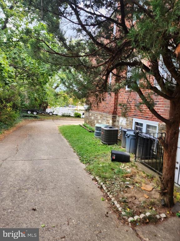 Building Photo - 6651 Claridge St