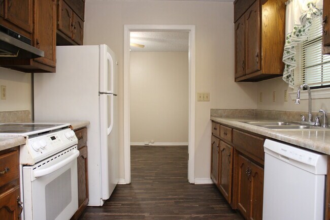 Building Photo - Spacious 4-Bedroom, 2-Bath Brick Home with Vaulted Ceilings, Fenced Yard, and Large Patio