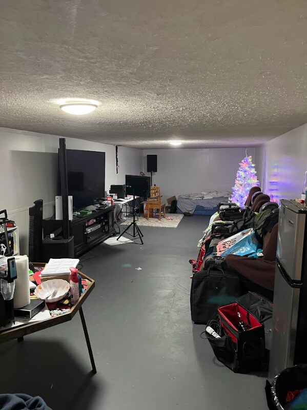 Building Photo - 405 Mills Ln