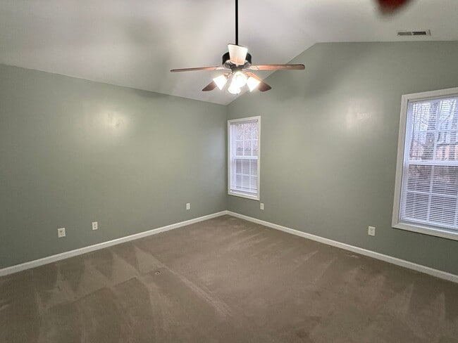 Building Photo - Lovely 3 Bed 2 Bath Raeford Home