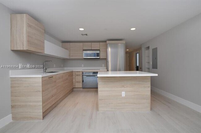 Building Photo - 16385 Biscayne Blvd