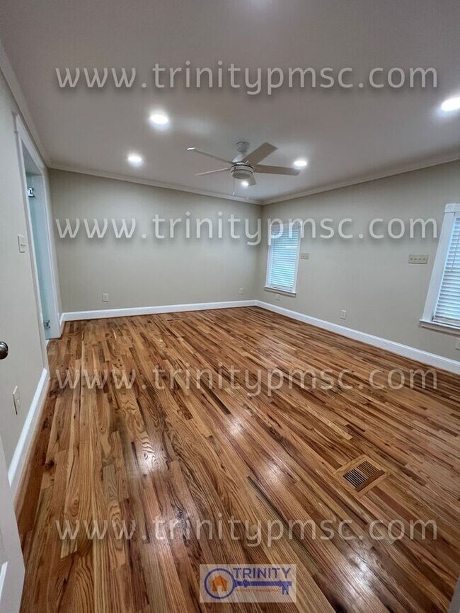Building Photo - NEWLY UPDATED!! Ready and waiting for you!