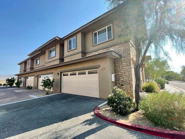 Building Photo - AVAILABLE NOW !!! 2 Bedroom 2 Bathroom 2 Story Condo in Palm Desert