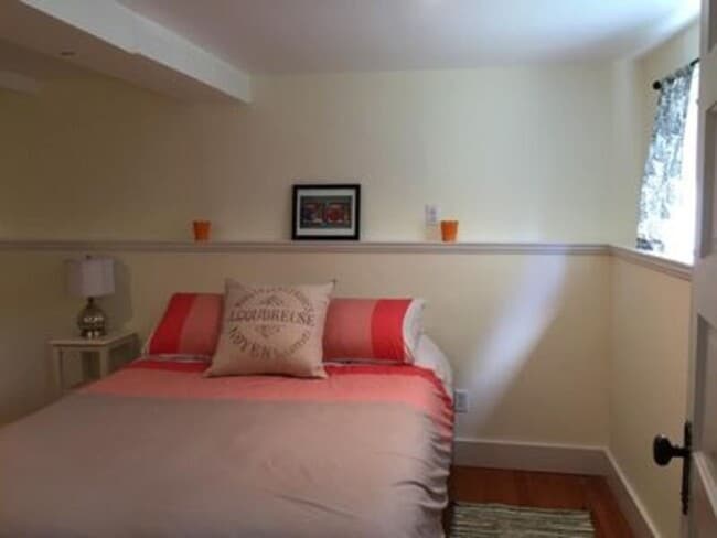 Building Photo - 342 16th Ave E