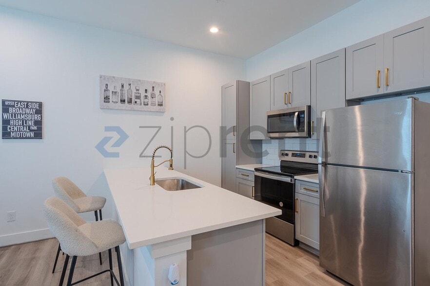 Building Photo - Unit B